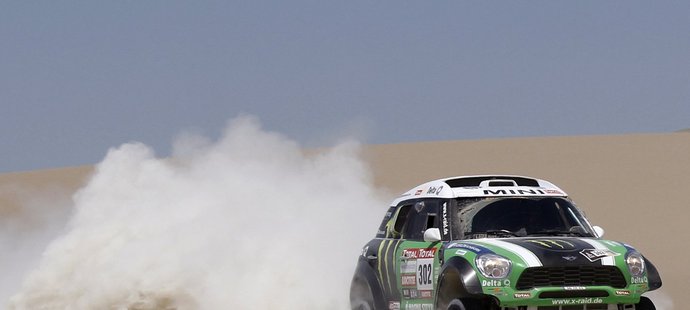 Francouzský jezdec, rekordman Stéphane Peterhansel, má na Rallye Dakar na dosah desátý triumf v kategorii automobilů