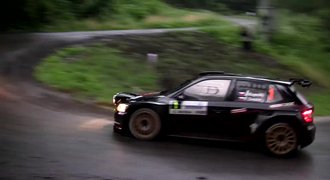 VIDEO: Podívejte se, jak „upír“ Kopecký v černé ovládl Rallye Bohemia