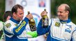 Václav Pech (vlevo) a Petr Uhel oslavují vítězství v Rallye Bohemia