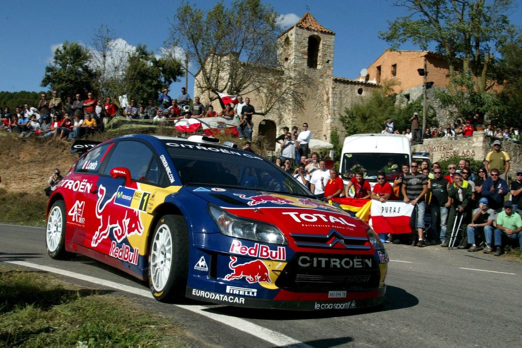 Sebastien Loeb pilotuje Citroën C4 WRC.