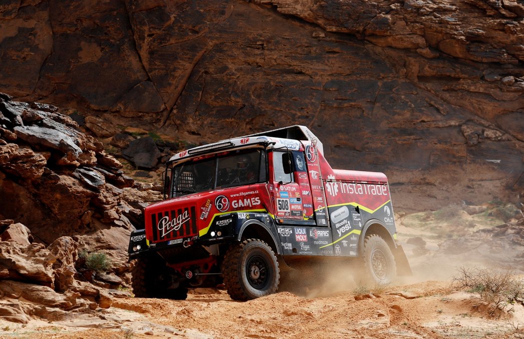 Aleš Loprais si na Rallye Dakar připsal druhé letošní etapové prvenství a po pátém dějství si upevnil vedení v průběžném pořadí kategorie kamionů