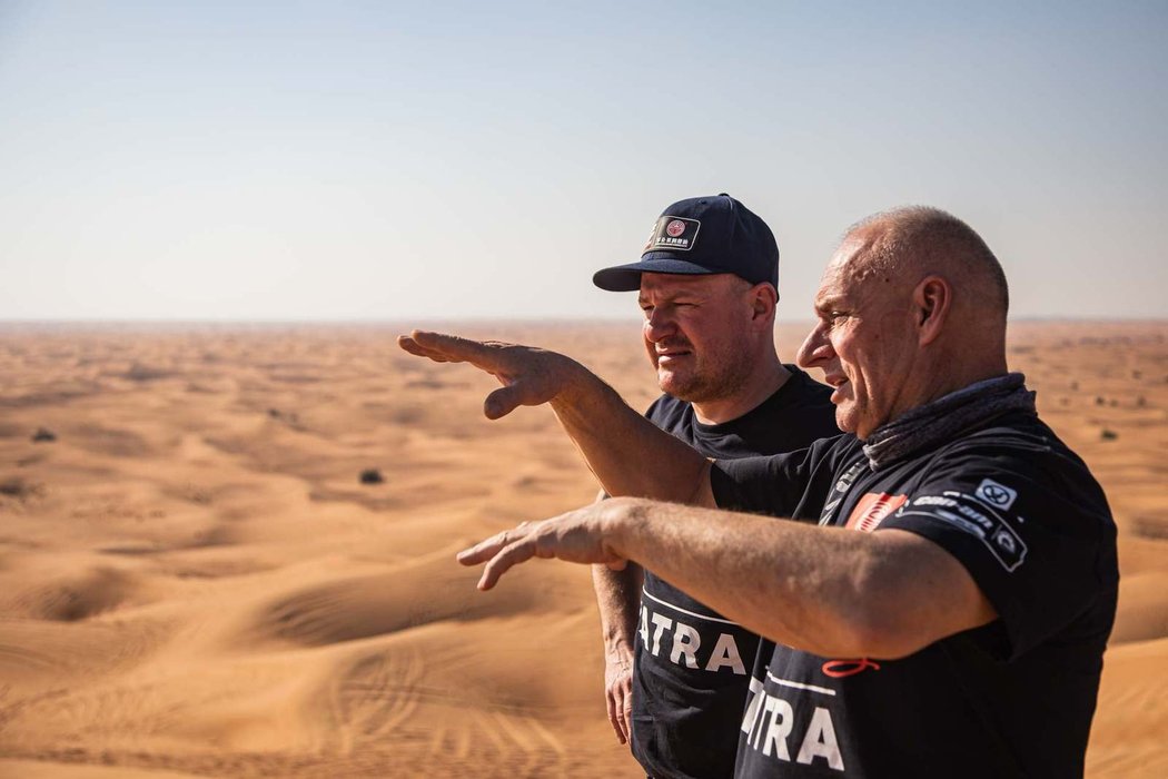 Tomáš Enge strávil týden v dubajské poušti, kde ho Josef Macháček učil jezdit v písku a dunách