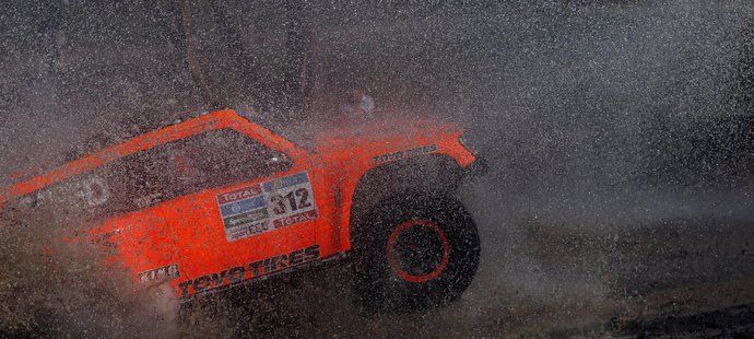 Robby Gordon a všichni ostatní musí čekat, Dakar narušila nepřízeň počasí