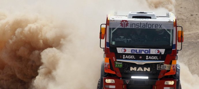 Aleš Loprais se svým kamionem MAN na trati sedmé etapy Rallye Dakar