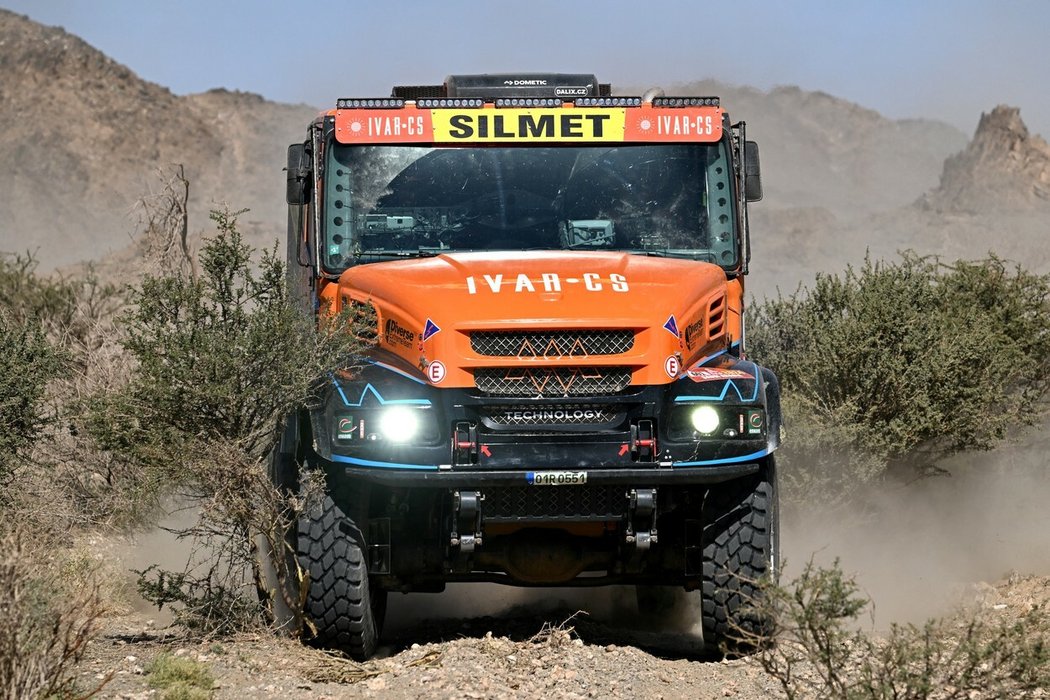 Martin Macík si dalším etapovým triumfem upevnil vedení v kategorii kamionů na Rallye Dakar
