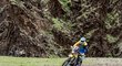 Český motocyklista Milan Engel během závodu na Rallye Dakar 2023