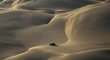 Slavný Stéphane Peterhansel putuje v dunách