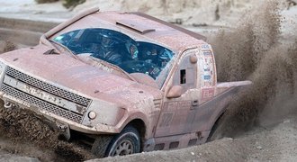 Vaculík poškodil při havárii auto a na Dakaru končí: Hodně nás to mrzí