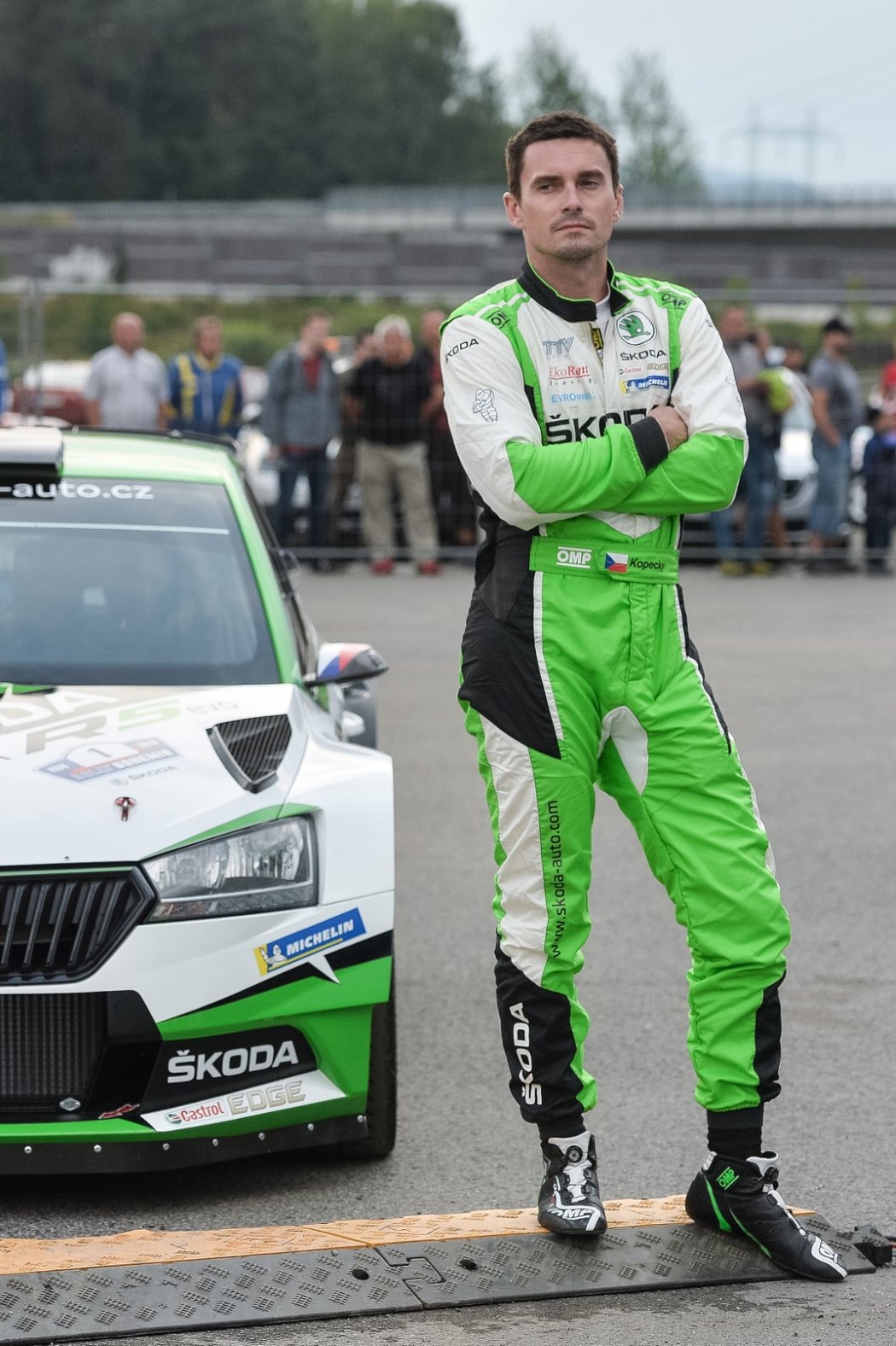 Favorizovaný Jan Kopecký vede po úvodním dnu Rallye Bohemia, další jezdci jsou fakt v těsném závěsu za ním