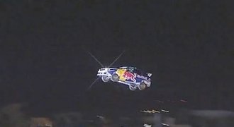 VIDEO: Blázen Pastrana skočil s autem 82 metrů