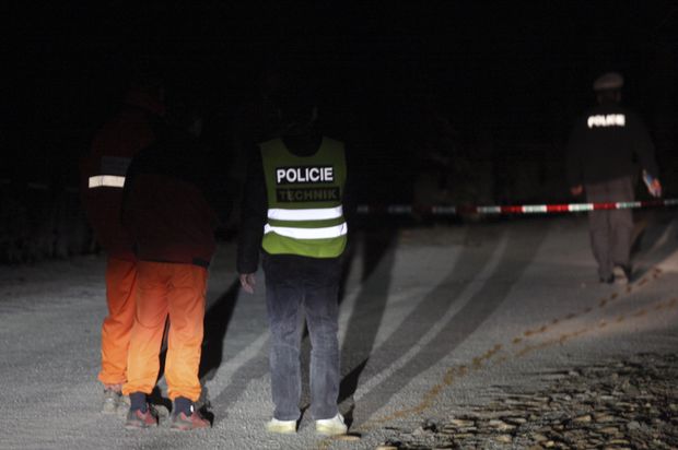 Místo nehody Jiřího Skoupila museli hlídat policisté Místo nehody Jiřího Skoupila museli hlídat policisté
