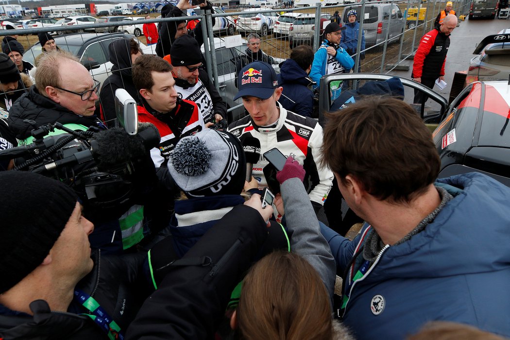 Elfyn Evans je po sobotě na Švédské rallye nejrychlejší