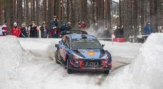 Švédské rallye zatím vévodí vozy Hyundai v čele s Neuvillem