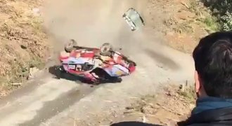 Děsivá nehoda lídra WRC. Neuville musel po sadě kotrmelců odstoupit