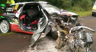 Zlomené kosti a motor na silnici. Měli jsme štěstí, říká závodník WRC