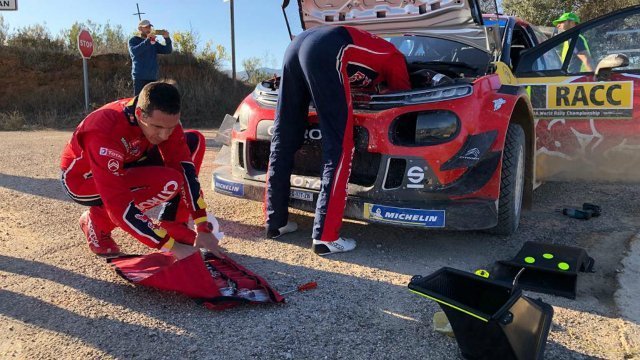 Sébastien Ogier měl v Katalánsku od počátku potíže