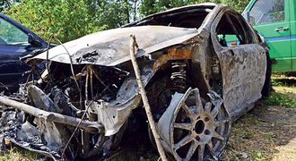 Tragédie na Klatovsku: Řidič najel do diváků, dva vážně zranil
