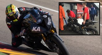 Abraham už rozbil i superbike, kvůli jeho bouračce ukončili trénink