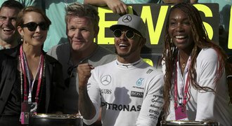 Hvězdy fandily F1: Lyžařská kráska, Venus, herec Butler i slavný kuchař