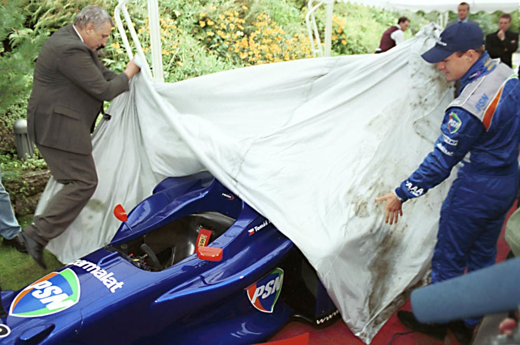 Před Velkou cenou Itálie F1 za Prost představil Tomáš Enge slavnostně svůj monopost.