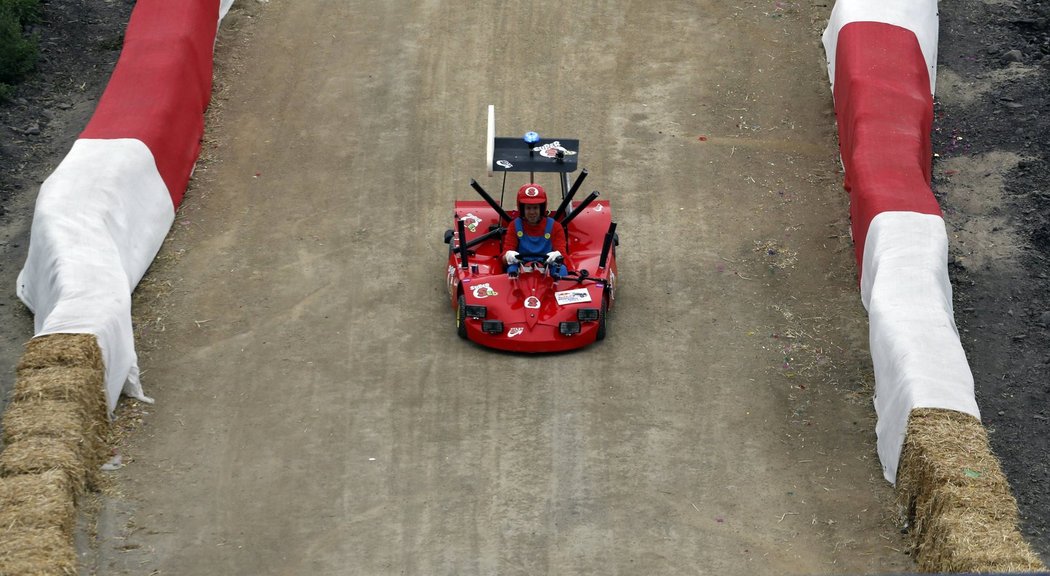 Sebastian Vettel se prohání na trati.