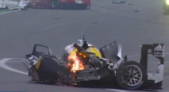 Hrůza! Bývalý pilot F1 Webber v Brazílii rozpůlil monopost