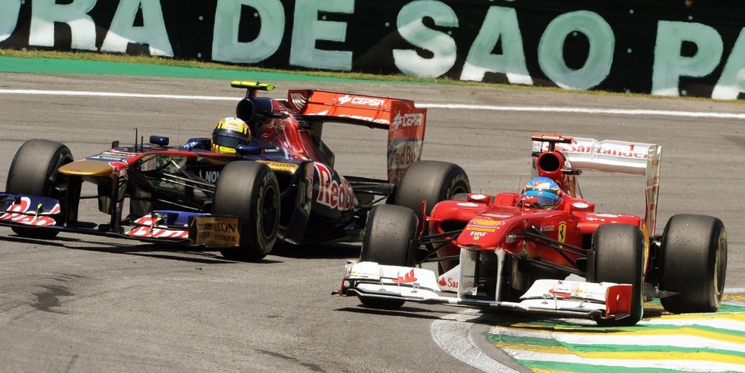 Během let ve formuli 1 proháněl Jaime Alguersuari i Fernanda Alonsa, tehdy v barvách Ferrari