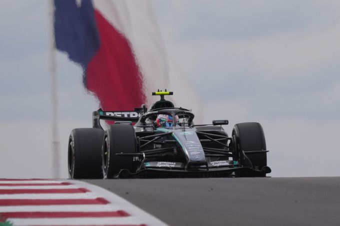 Antonelli znovu vyhrál, s titulem si ale počká do Mexika. Hamilton dotahuje Russella Antonelli znovu vyhrál, s titulem si ale počká do Mexika. Hamilton dotahuje Russella