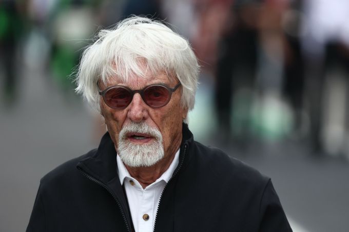 Ecclestonea (95) zadrželi na letišti s brokovnicí: Řikali, že mě zatknou. Byla to otrava Ecclestonea (95) zadrželi na letišti s brokovnicí: Řikali, že mě zatknou. Byla to otrava