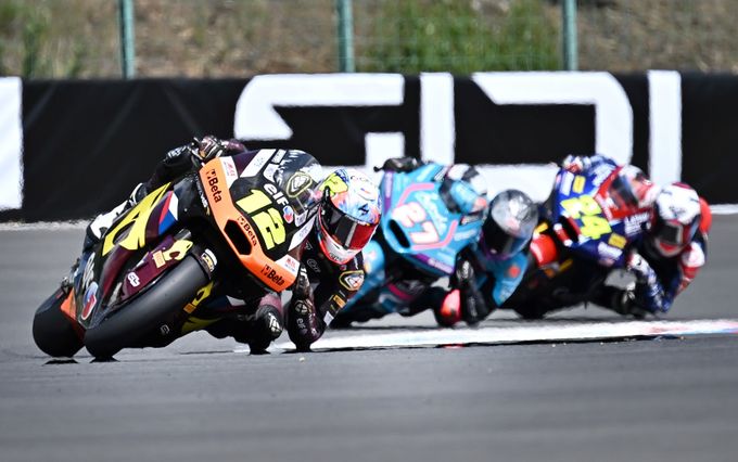 Salač dojel v Brně osmý, dorazilo přes 200 tisíc diváků. V MotoGP slavil fenomenální Španěl Salač dojel v Brně osmý, dorazilo přes 200 tisíc diváků. V MotoGP slavil fenomenální Španěl