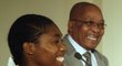Usměvavá Caster Semenyaová (vlevo) a prezident Jihoafrické republiky Jacob Zuma