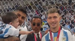 Salt Bae se vtíral k argentinským fotbalistům slavícím titul