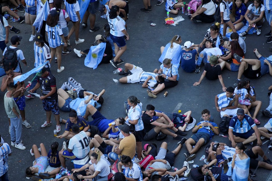 Znavení fanoušci po argentinských oslavách v Buenos Aires