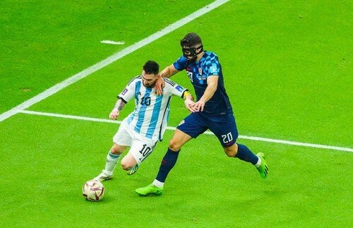 Lionel Messi si takhle pohrál s Joškem Gvardiolou a geniální asistencí zařídil třetí gól semifinále