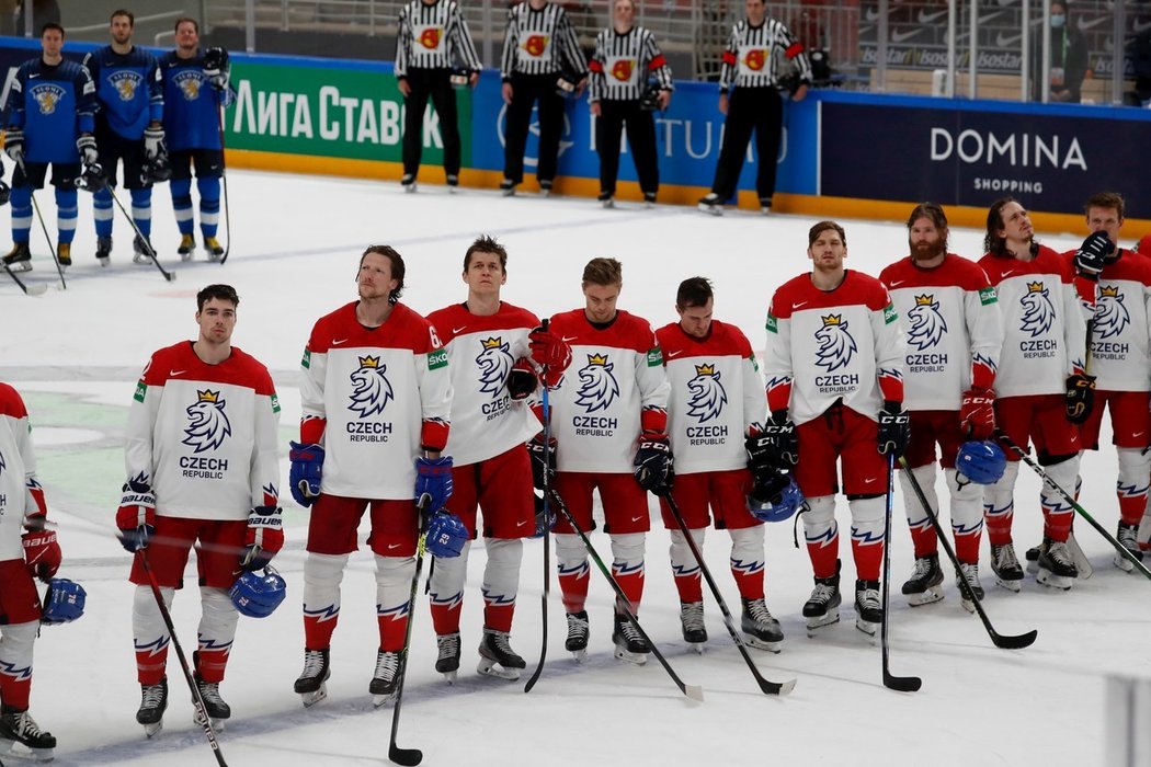 Čeští hokejisté a jejich zklamání po prohraném čtvrtfinále mistrovství světa v hokeji 2021