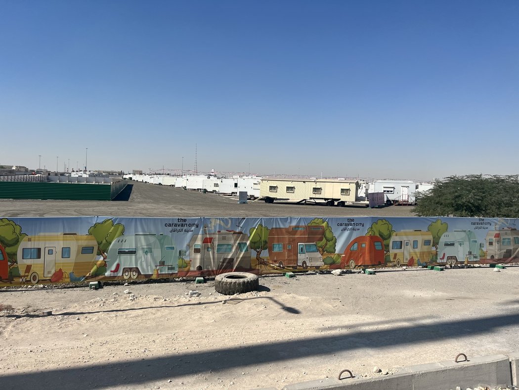 Pohled na karavanové město v Dauhá