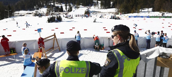 Policejní hlídka na MS v klasickém lyžování v Seefeldu