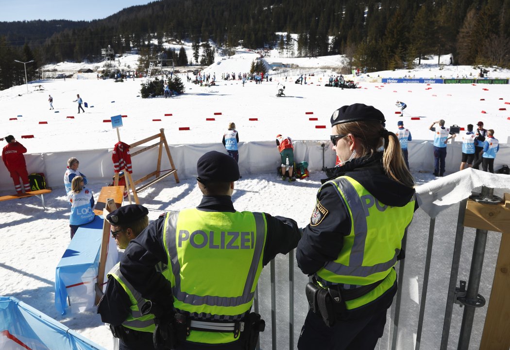 Policejní hlídka na MS v klasickém lyžování v Seefeldu