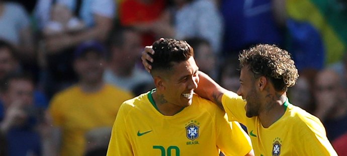Výhru Brazilců nad Chorvaty zařídili Roberto Firmino (20) a Neymar