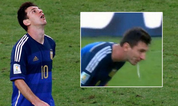 Tohle není normální… Messi při finále (opět) zvracel na hřišti! Tohle není normální… Messi při finále (opět) zvracel na hřišti!