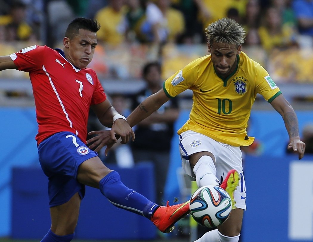 Favorizovaná Brazílie narazí v osmifinále MS na sebevědomou Chile. Oba týmy budou spoléhat na své hlavní útočné hvězdy - Neymara a Alexise