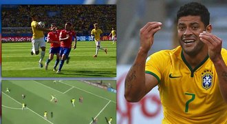 VIDEO: Hulk hrubkou nabídl Chile vyrovnání, pak mu neuznali gól