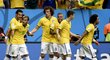 Hráči Brazílie se radují po gólu do sítě Kamerunu. Největším hrdinou se stal dvougólový Neymar