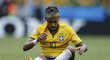 Útočník Brazílie Neymar zaznamenal v prvním poločase nebezpečnou hlavičku, brankář Mexika ji ale parádně lapil