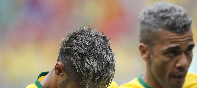 Brazilský útočník a hlavní hvězda týmu Neymar neudržel emoce a při hymně plakal