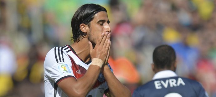 Záložník Německa Sami Khedira prováhal možnou šanci