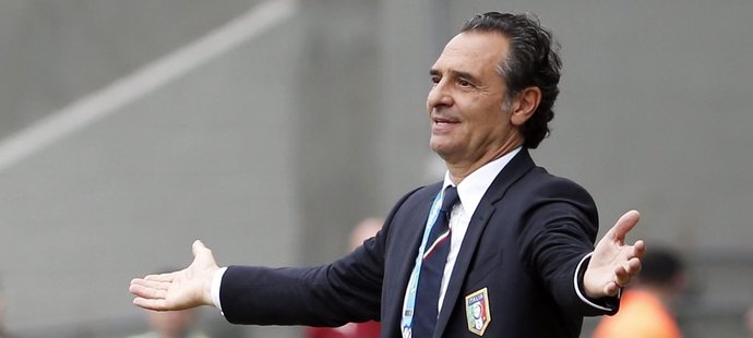 Trenér Itálie Cesare Prandelli po prohře s Uruguayí a následném vyřazení z mistrovství světa nabídl rezignaci