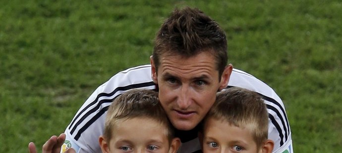 Miroslav Klose, útočník Německo, 36 let. Lepší konec na MS si nemohl přát, na čtvrtý pokus konečně dosáhl na titul.