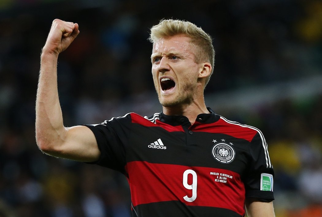 Záložník Německa André Schurrle slaví druhý gól do sítě Brazílie