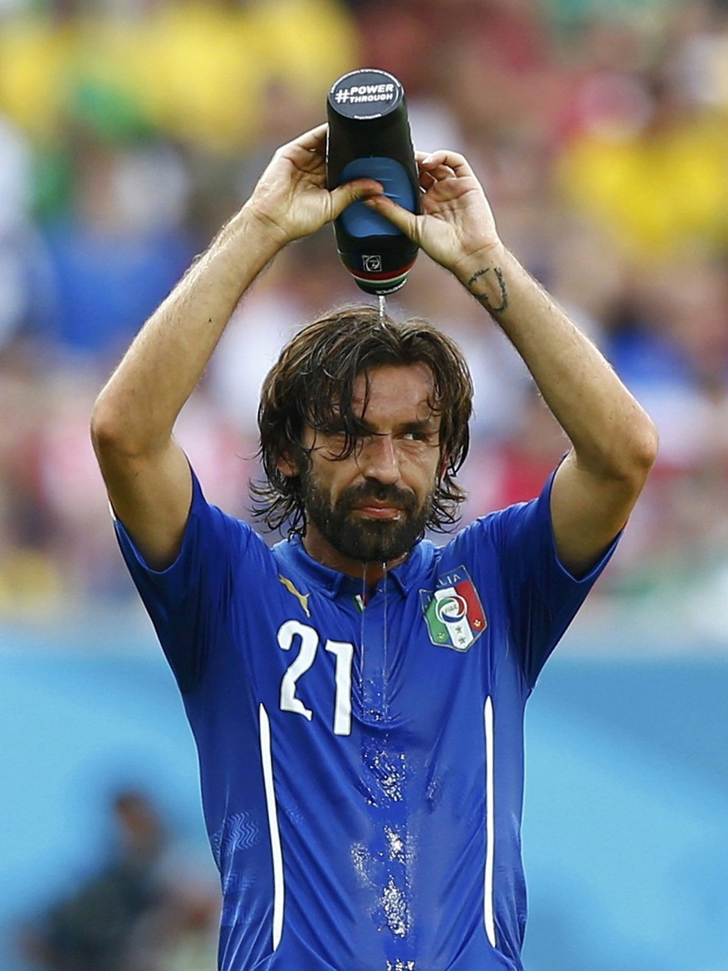 Andrea Pirlo, záložník Itálie, 35 let. Fotbalový virtuóz s Itálií neuspěl, fanouškům ale bude na vrcholné akci určitě chybět.